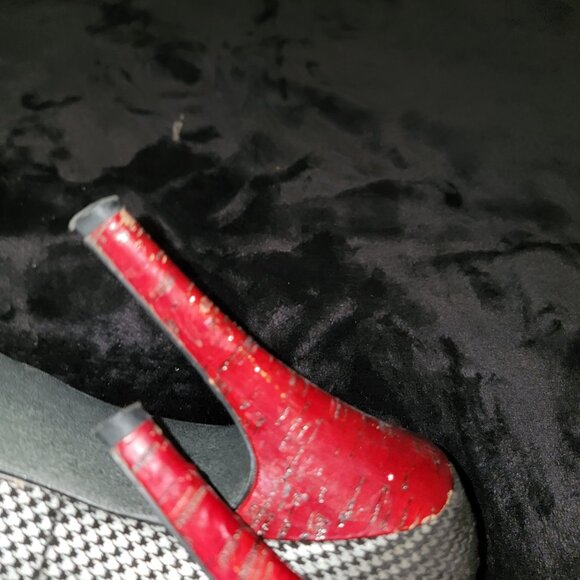 Naughty Monkey Heels - Picture 4 of 7